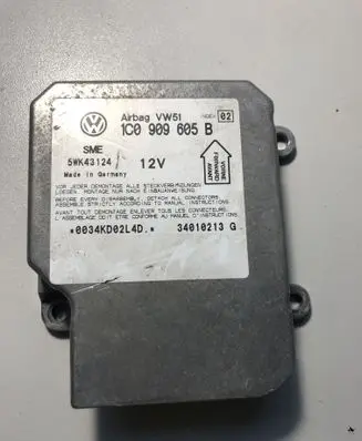 Volkswagen PASSAT B5 Airbag control unit/module 1C0909605B