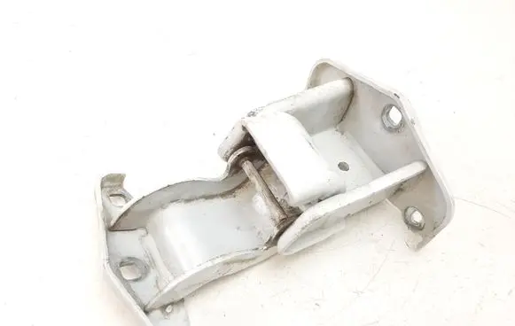 Opel Vivaro Loading door lower hinge 904108626R