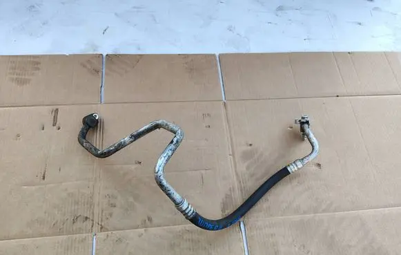 Air conditioning (A/C) pipe/hose