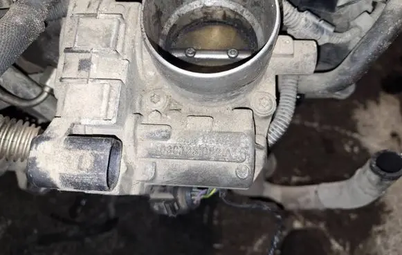 Volkswagen Touran I Throttle valve 03c129709f