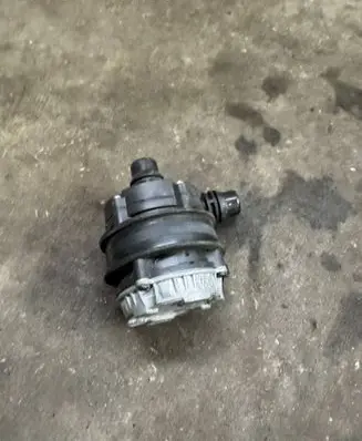 Mercedes-Benz C W205 Electric auxiliary coolant/water pump A0005002686