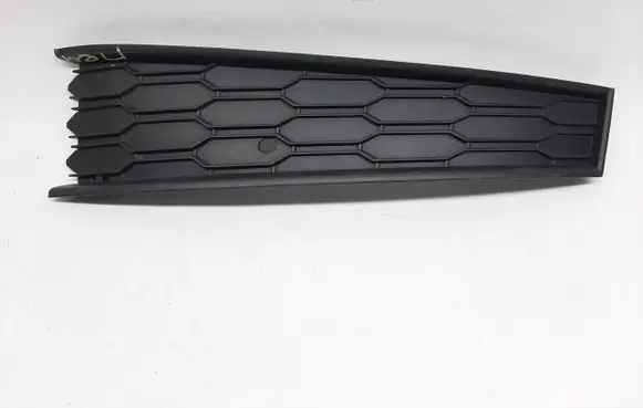 Skoda Scala Front bumper lower grill 657807682A