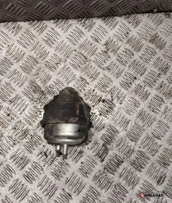 Volvo V70 Engine mount bracket 