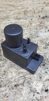 Mercedes-Benz E W211 Central locking vacuum pump 2038000048 0132006365