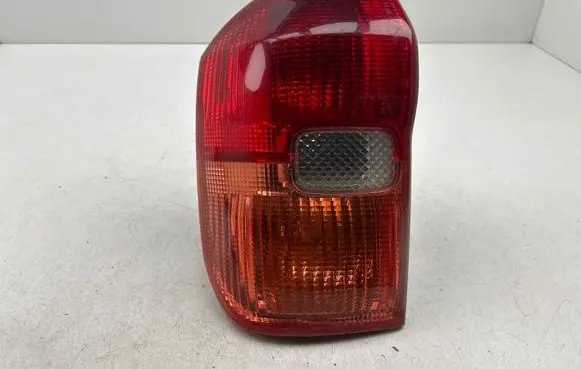 Toyota RAV 4 (XA20) Rear/tail lights E139800