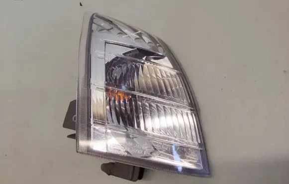 Nissan X-Trail T30 Front indicator light