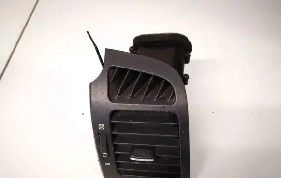 Chevrolet Captiva Dash center air vent grill