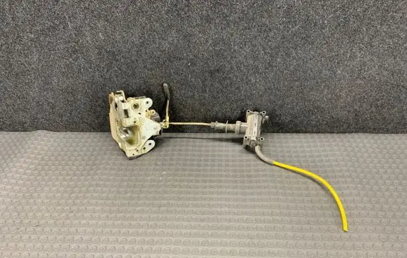 Mercedes-Benz S W126 Front door lock 