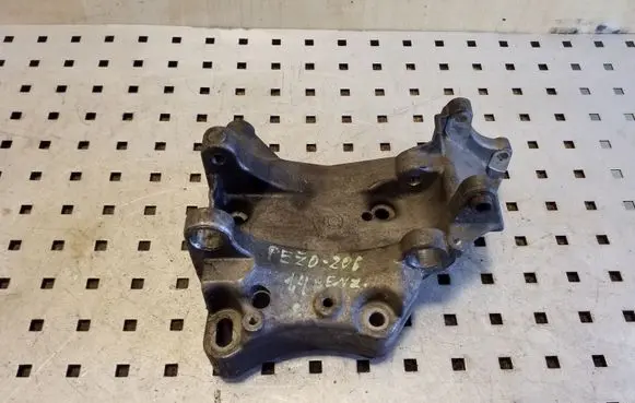 Peugeot 206 Engine mounting bracket