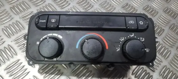 Dodge Caravan Climate control unit 05005001AD 3000182555