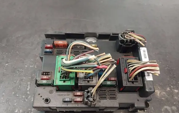Peugeot 207 BSM Control unit 9650664080
