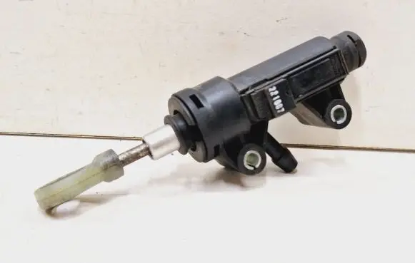 BMW 1 E81 E87 Clutch master cylinder 9122702 218232272