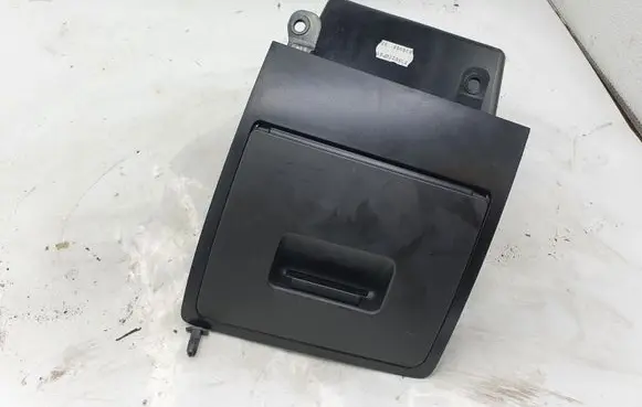 BMW 5 E60 E61 Glove box 585300104