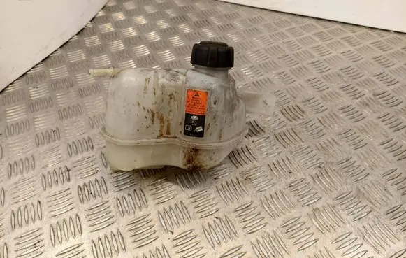 Nissan Qashqai Coolant expansion tank/reservoir