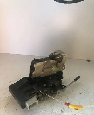 BMW 5 E39 Front door lock 8352165