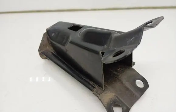 Radiator mount bracket