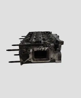 Ford Mondeo MK IV Engine head