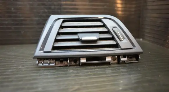BMW 4 F32 F33 Dashboard side air vent grill/cover trim 9231970