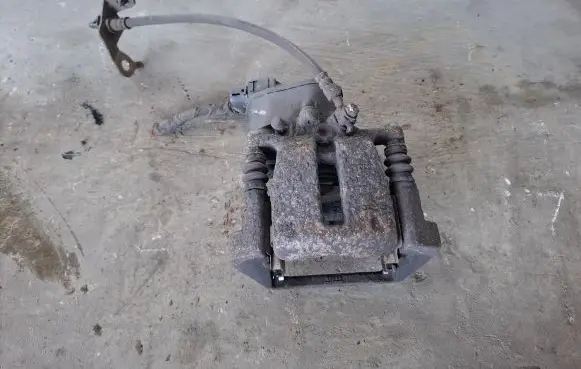 Volvo XC70 Rear brake caliper