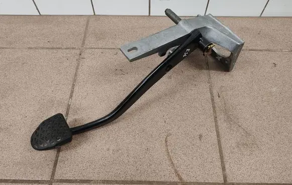 BMW 3 E36 Brake pedal 1164842