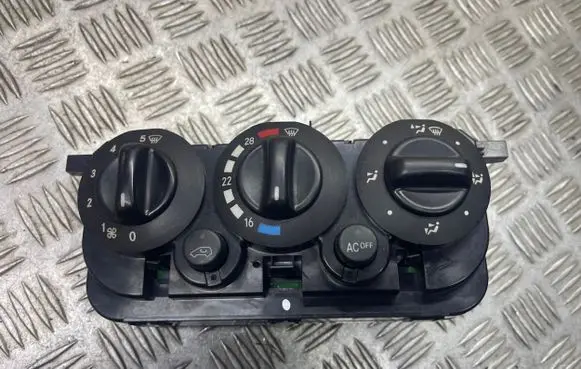 Mercedes-Benz A W168 Climate control unit 1688302285 HW3901