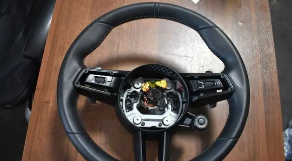 Porsche 992 Steering wheel F122