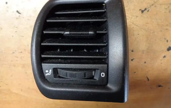 Skoda Fabia Mk2 (5J) Dashboard side air vent grill/cover trim 5J0819702