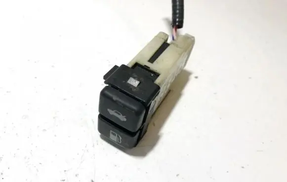 Lexus IS 220D-250-350 Fuel tank opening switch 