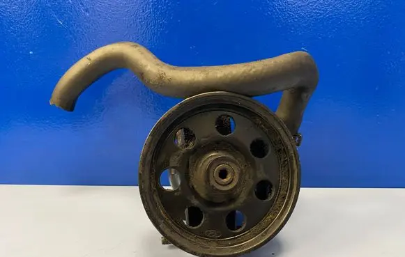 Ford Focus Power steering pump XS4E3A733AC