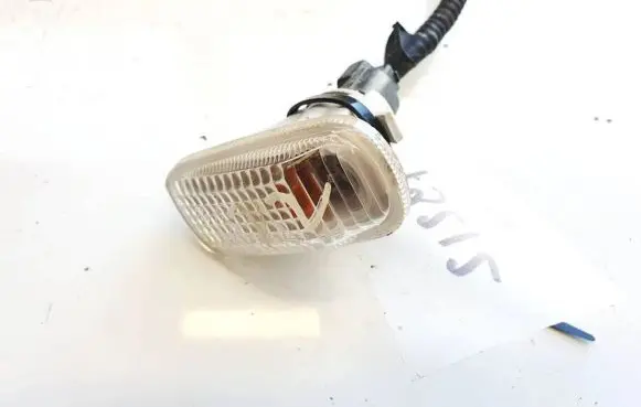 Honda CR-V Front fender indicator light p1704