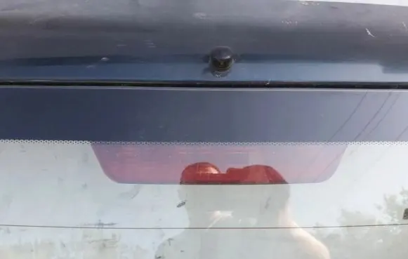 Mitsubishi Space Wagon Third/center stoplight