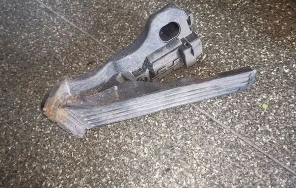 Volkswagen Golf V Accelerator throttle pedal 1K1721503P