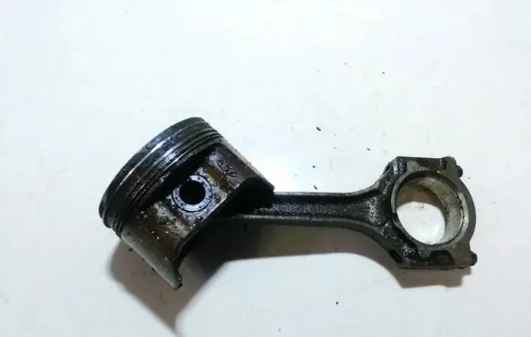 Ford Fiesta Piston with connecting rod