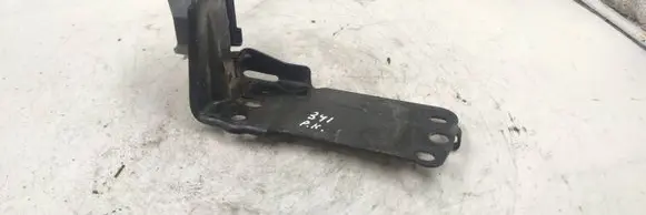 BMW 3 E90 E91 Radiator mount bracket 7117811
