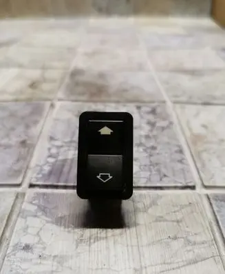 BMW 5 E39 Electric window control switch 8368974