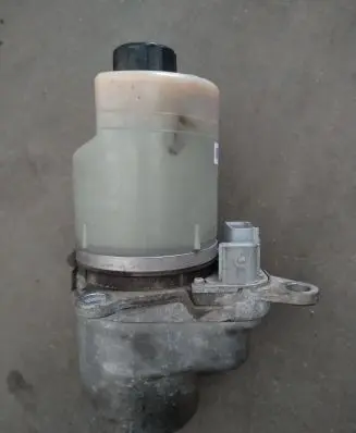 Ford Kuga I Power steering pump 4M513K514DA