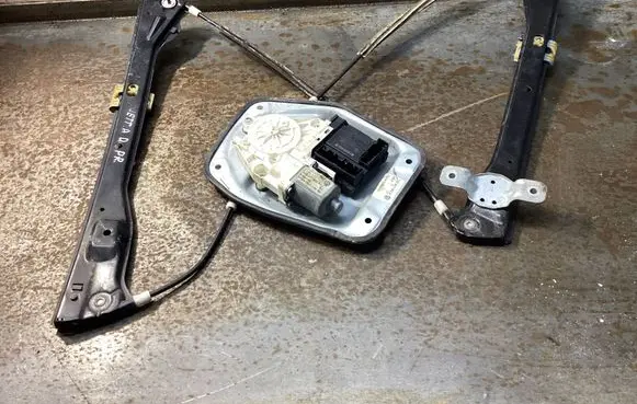 Volkswagen Jetta V Front window lifting mechanism without motor 1K5837402AJ 1K0959702Q 973567326