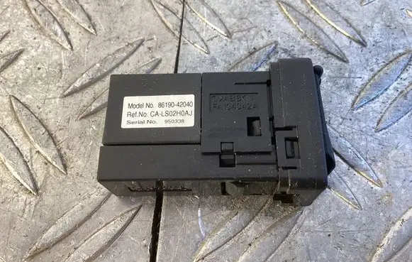 Toyota RAV 4 (XA40) AUX in-socket connector 8619042040