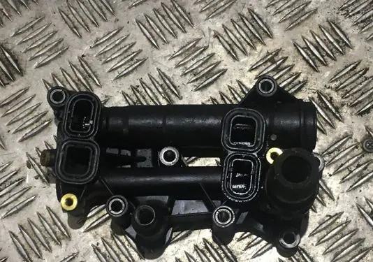 BMW 3 F30 F35 F31 Oil filter mounting bracket 70379335