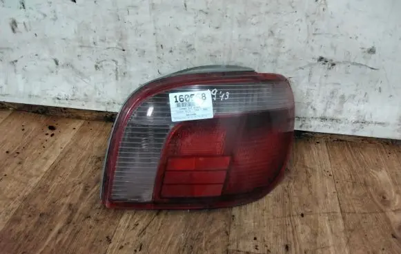 Toyota Avensis T220 Rear/tail lights