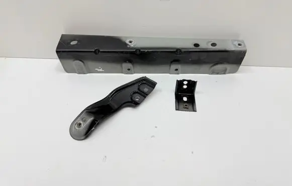 Volvo XC60 Fender mounting bracket