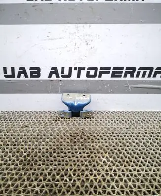 Hyundai i30 Front door lower hinge A046057
