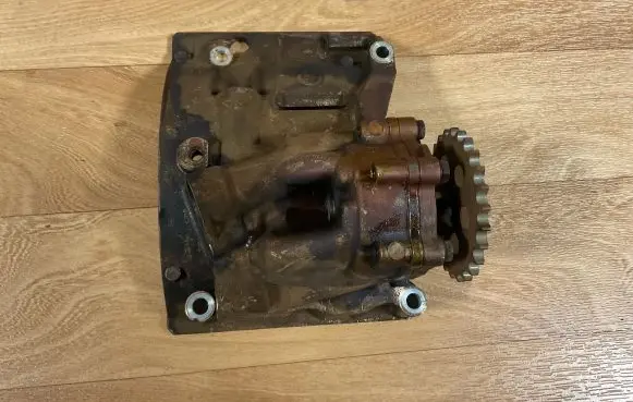 BMW 5 E60 E61 Oil pump 7501569