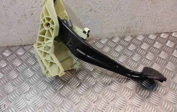 BMW X6 F16 Brake pedal 6791900