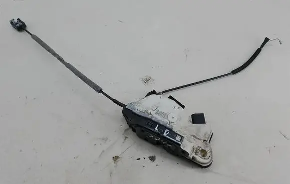 Skoda Fabia Mk2 (5J) Front door lock 5N1837015C