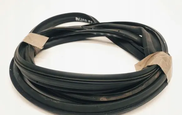 Nissan Pulsar Front door rubber seal