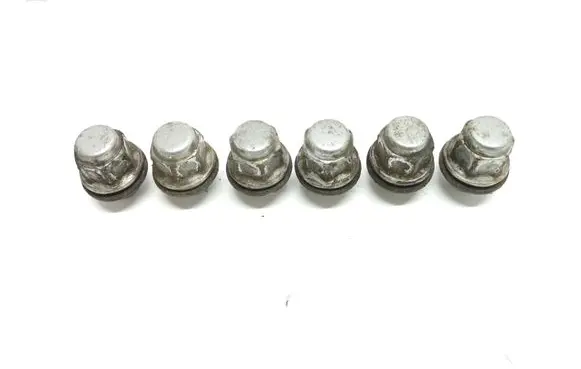 Mitsubishi Pajero Wheel nut cap/cover 