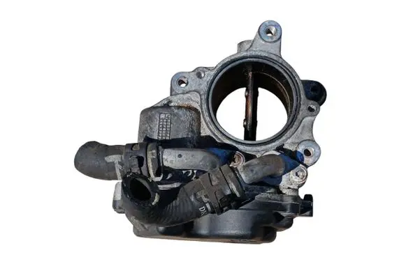 Volkswagen PASSAT B8 Throttle valve 04L128059