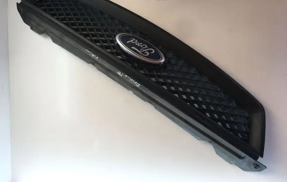 Ford Focus Front bumper upper radiator grill 4M518200AJ 4M518200BJ