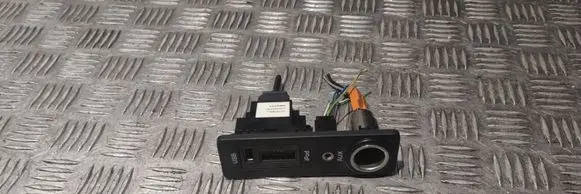 Jaguar XF X250 USB socket connector 8X2319C166